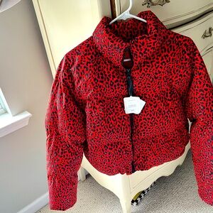 🎄🎄🎄Great GIFT idea!!Fabletics Festive Red Puffer Coat! Brand new